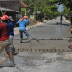 Pembangunan Lapen Kampung Sribasuki Wujudkan Desa Lebih Aktif